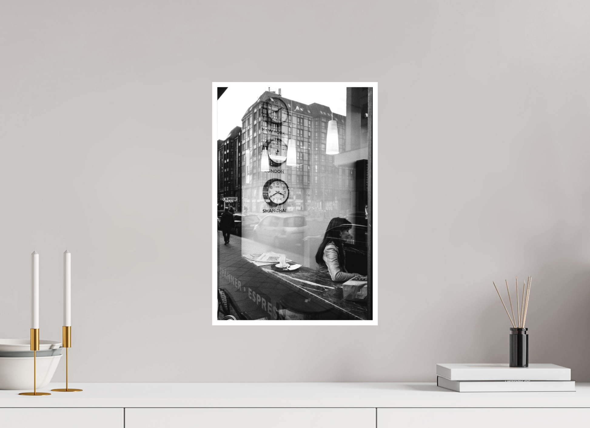 Streets of Berlin I – limitierter Kunstdruck von Sascha Höcker, Berliner Straßenszene auf FineArt-Papier Hahnemühle Photo Rag mit Weißrand