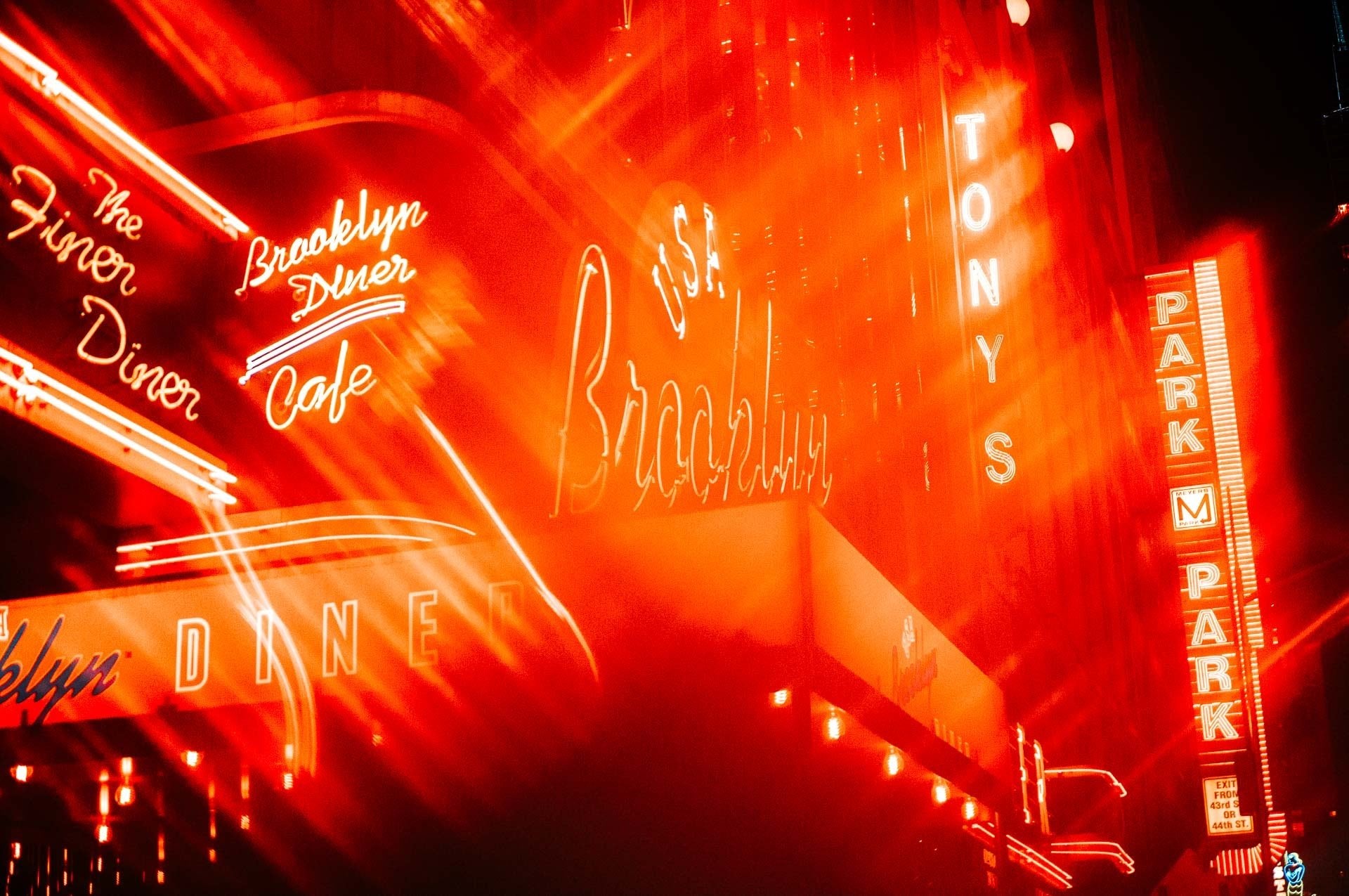Vorschau auf Diner NYC – Kunstdruck von Sascha Hoecker, Retro-Diner-Motiv auf FineArt-Papier
